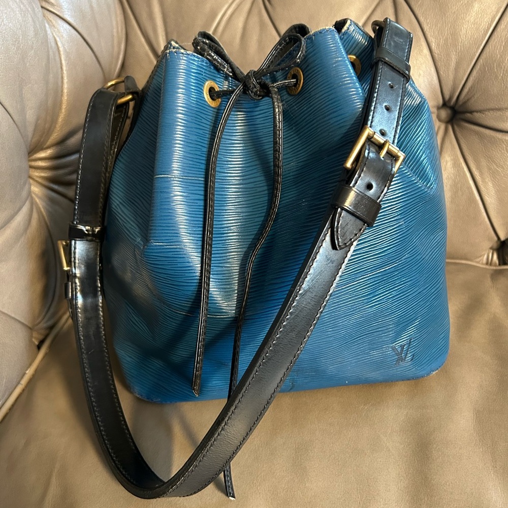🦋 LV EPI NOE 2 tone Blue Black LE bucket bag handbag Louis Vuitton drawstring